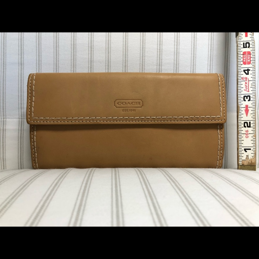 Coach 🖤  tan wallet preloaded.